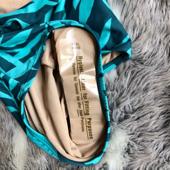 Old Navy | Ruffled One Shoulder Tropical Swimsuit - Picture 5 of 5